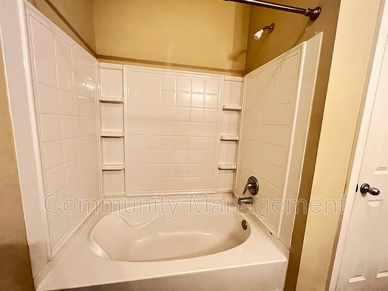 2104 Mount Hope Aly — Photo 10