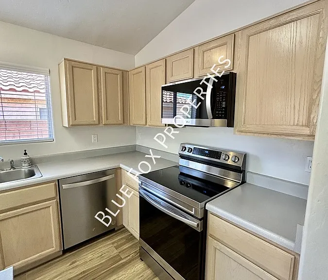 710 W Calle Alta Loma — Photo 3