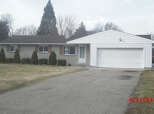 540 Woodhaven Dr, Lansing, MI 48917
