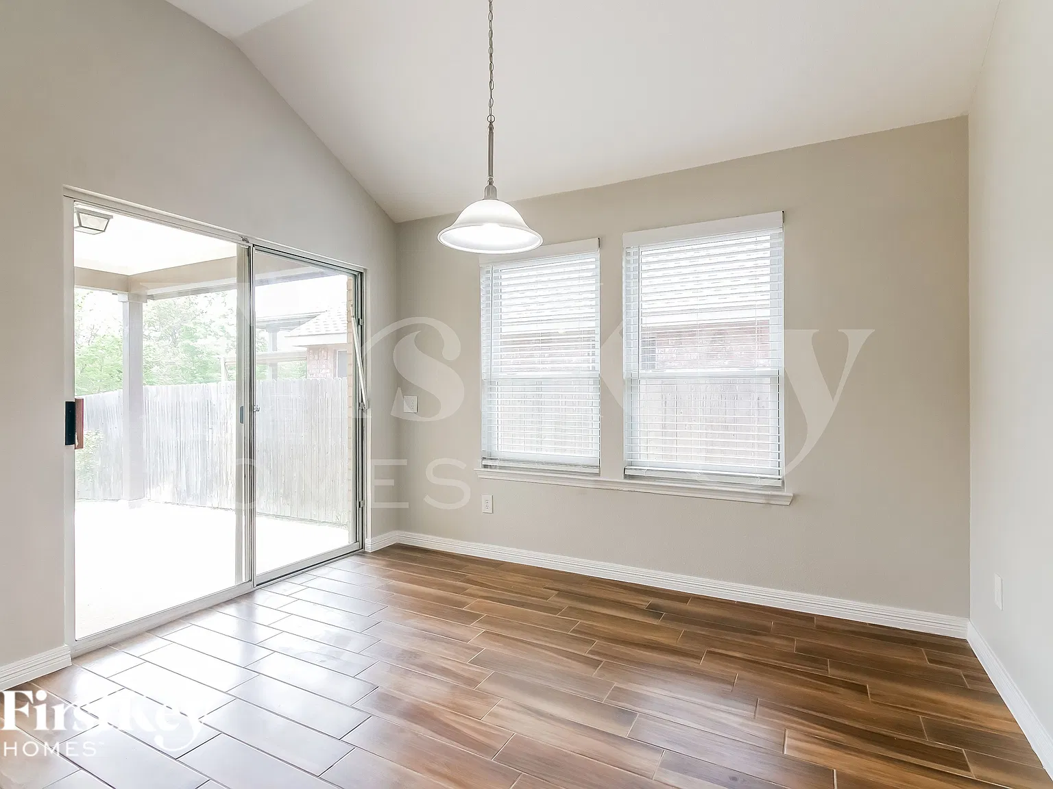 4 bed, 2.0 bath, 2202 sqft, $2,940 — Photo 4