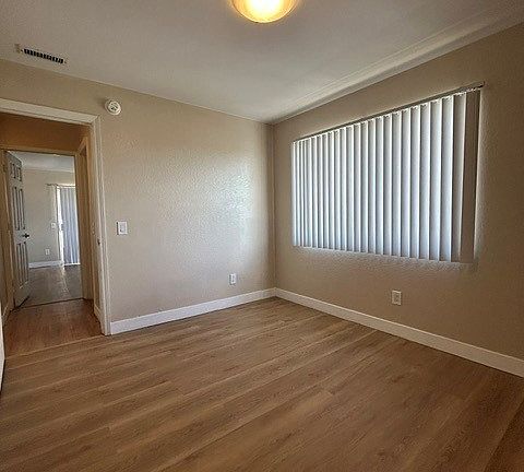 5th image of 1365 W Stoneridge Ct #10
