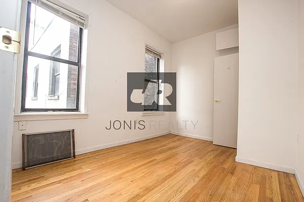 Rented by Jonis Realty | media 7