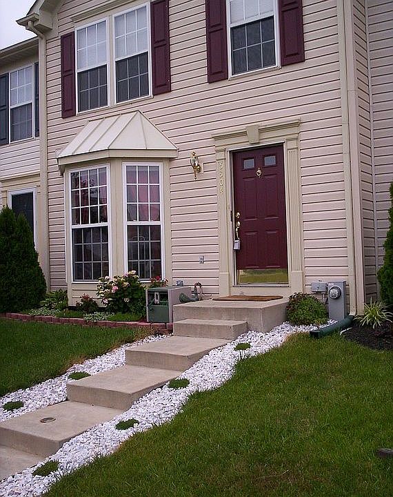 Nicely landscaped front
