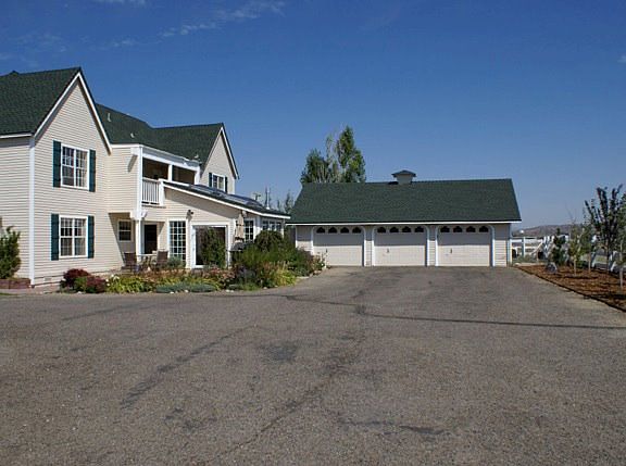 2nd image of 1988 Palomino Ln