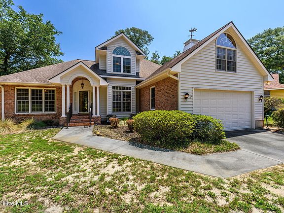 3rd image of 514 Woods Court SW