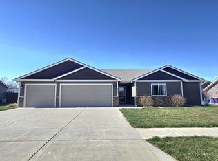 6334 Copperleaf Dr, Wamego, KS 66547