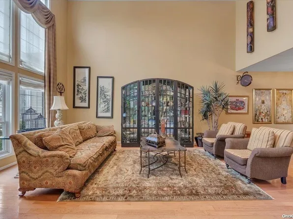 22 Hamlet Drive #0, Plainview, NY 11803