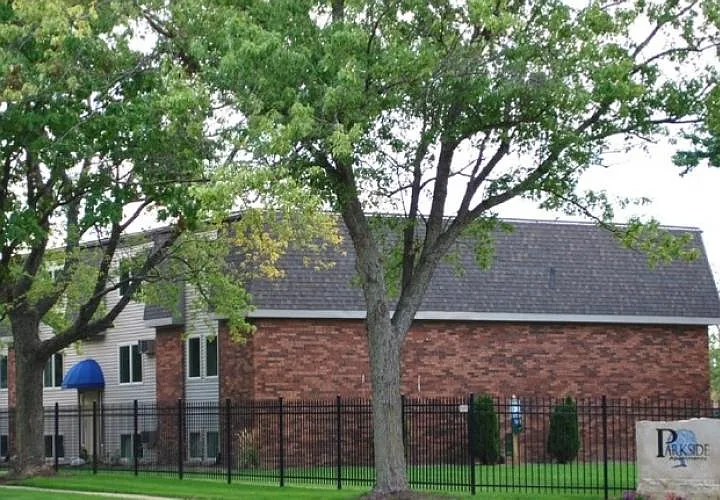 Parkside Apartments — Photo 9