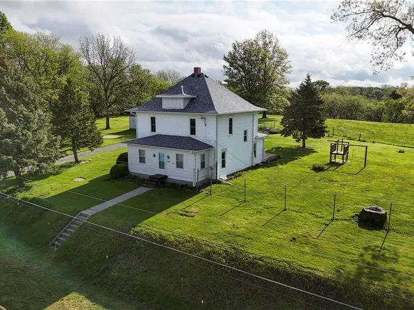 1204 W 4th St N, Newton, IA 50208