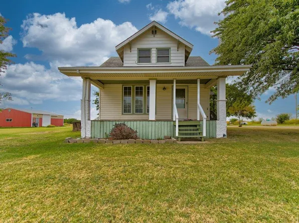 1807 E 1st St, Wellington, KS 67152