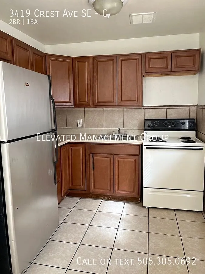 $300 Off First Full Month's Rent! Renovated Downstairs 2 Bedroom Unit! — Photo 2