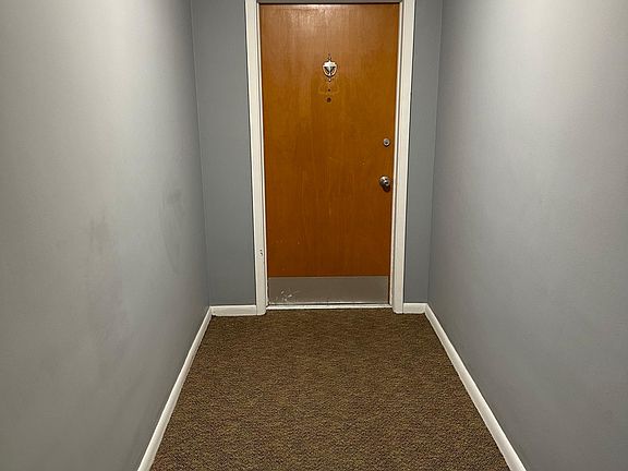 4th image of 17103 Van Aken Blvd #101