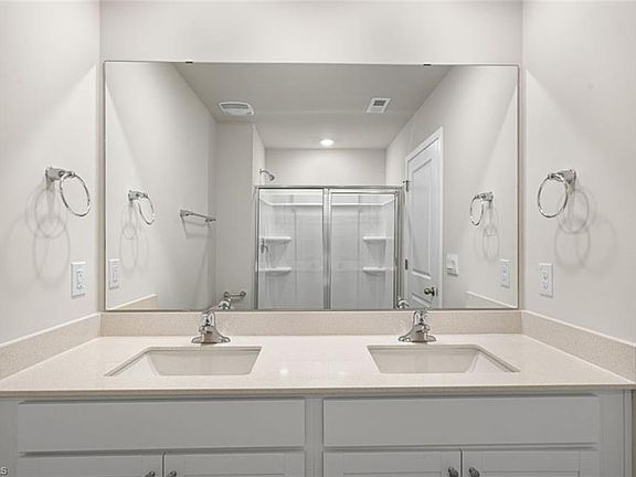 5th image of 134 Greenbrier Way
