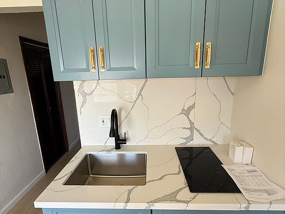5th image of 2511 Hearst Ave #312