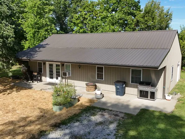 1373 County Highway 16, Cisne, IL 62823