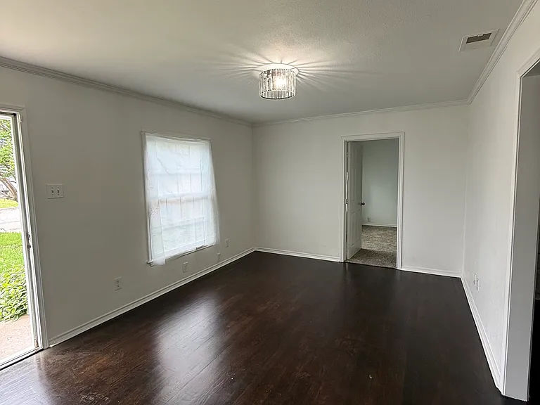 117 W State St — Photo 6