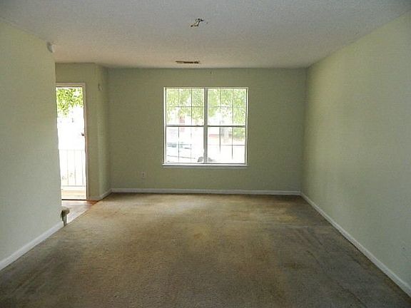 2nd image of 214 Sherwood Loop