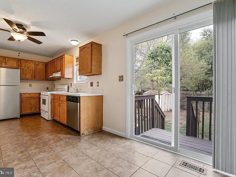 612 Emily Ln — Photo 7