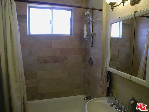 5th image of 1432 Stanford St APT 2