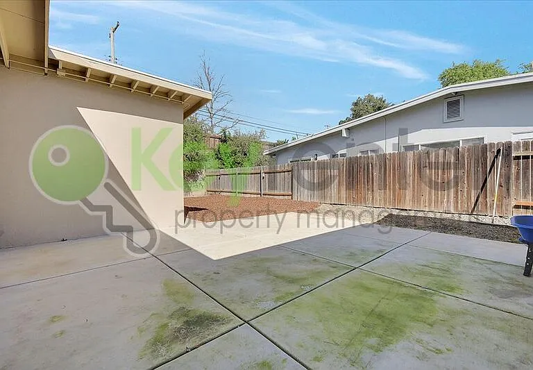 8133 Molokai Way — Photo 30