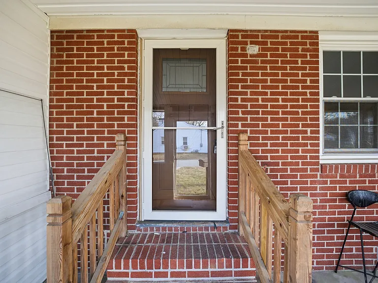 1210 Pansy St — Photo 5