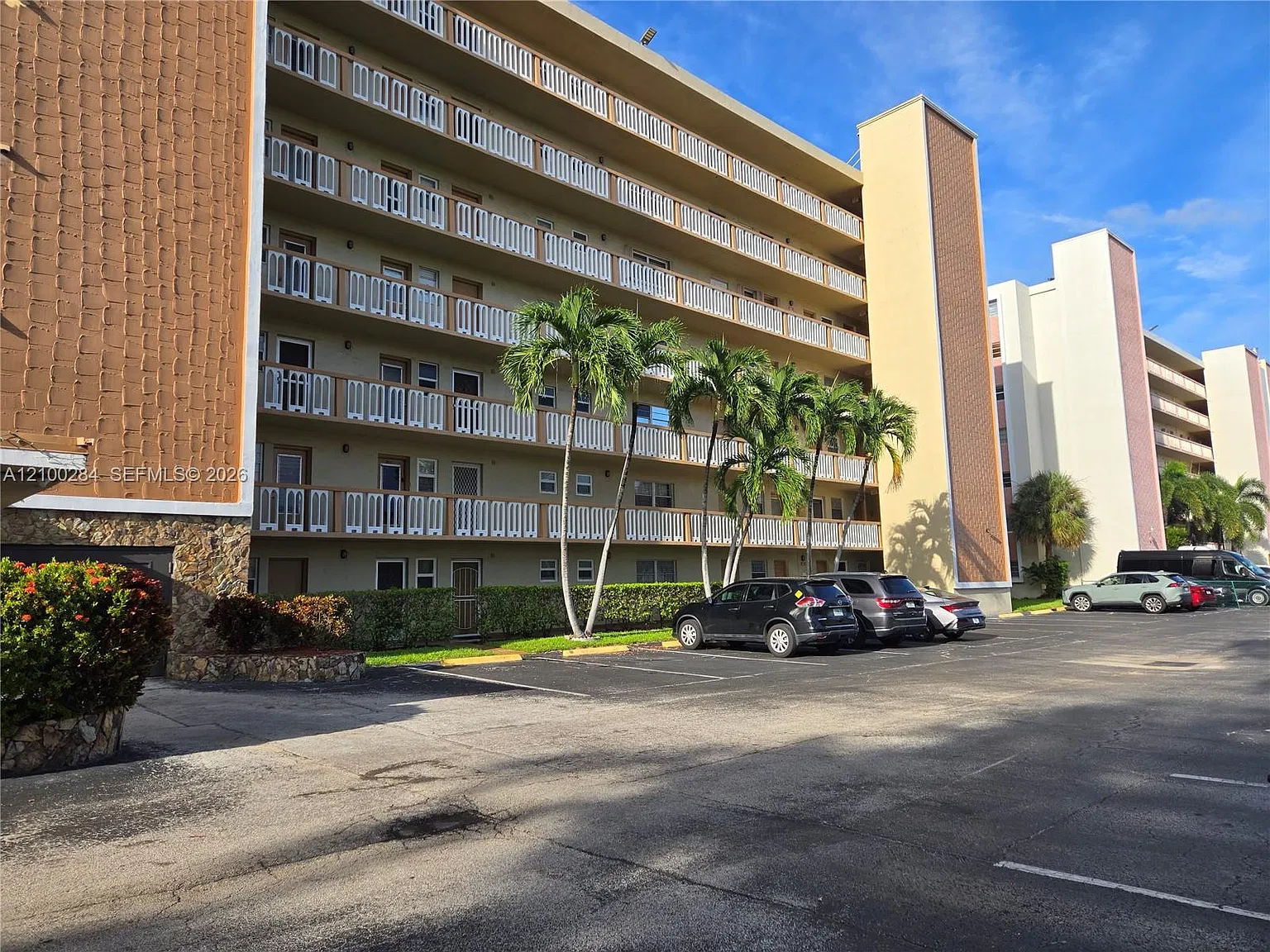 Meadowbrook Condo Apts Bl — Photo 3