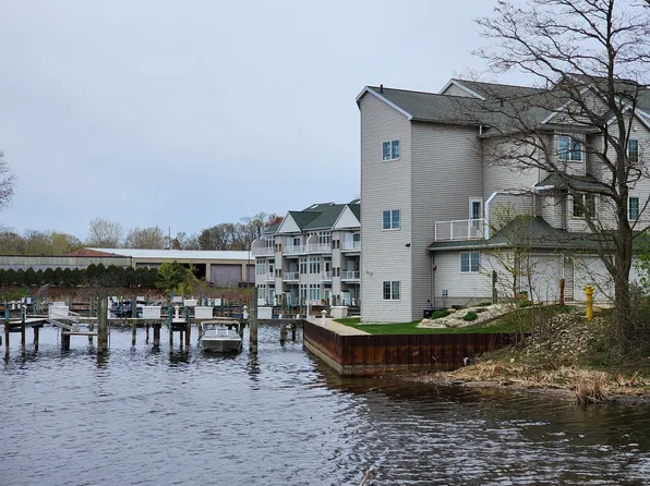 2411 Lake Ave Unit 20, Muskegon, MI 49445