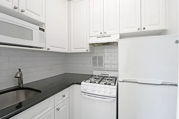 Rented by Halstead Real Estate | media 5