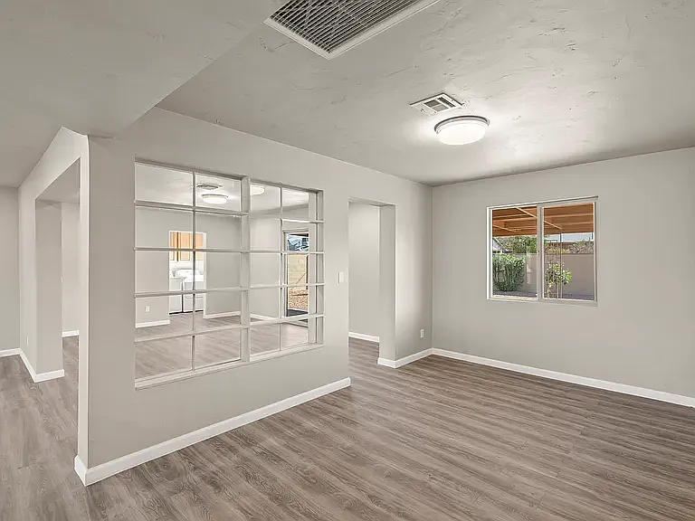 1331 S Edlin Ave — Photo 7