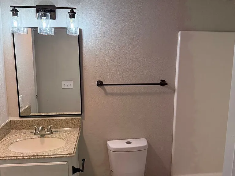 Silver Sands Apartments — Photo 28