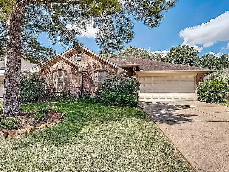 2910 Huntington Way — Photo 1