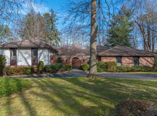 25 Horseshoe Rd, Old Westbury, NY 11568