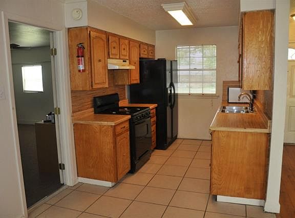 4th image of 330 NE Michael Dr