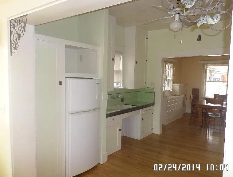 609 E Mabel St — Photo 2