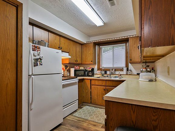 5th image of 334-336 E Elm Dr
