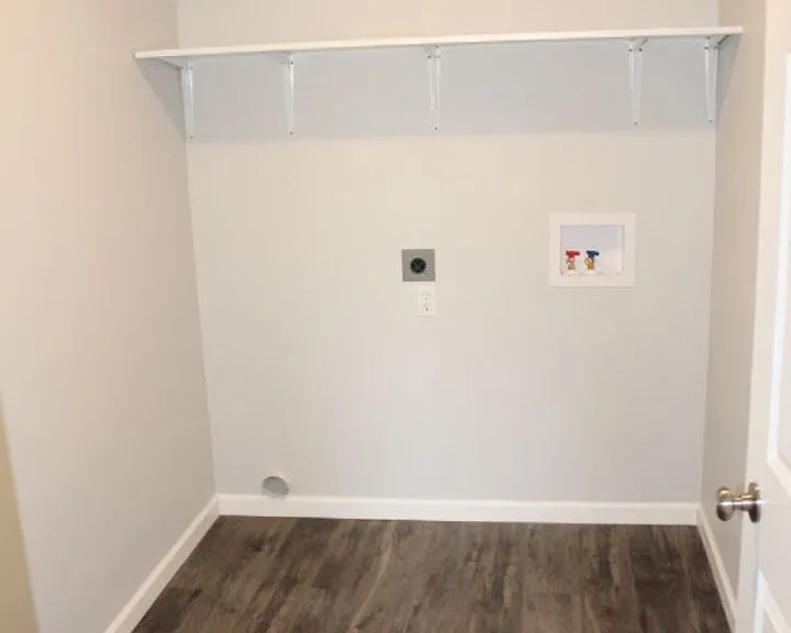 518 Kinleigh Dr — Photo 9