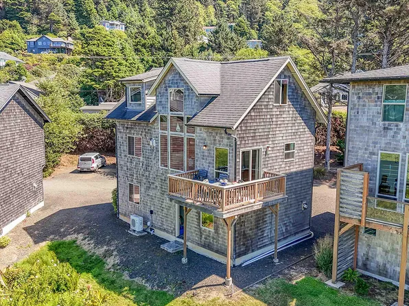 350 Village Ln, Yachats, OR 97498