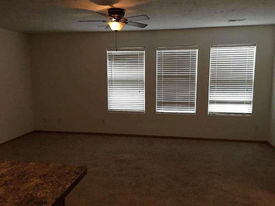 2 bed, 1056 sqft, $1,650 — Photo 3