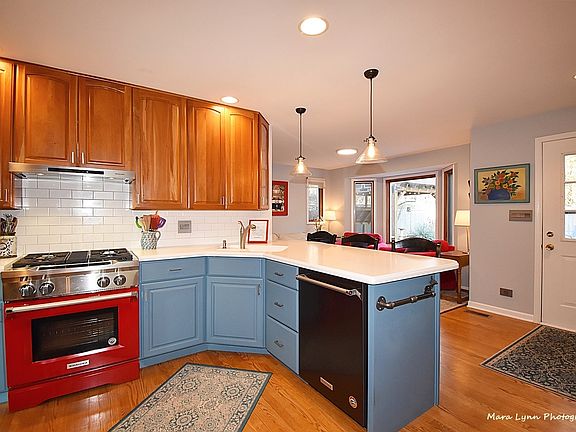 Super easy working kitchen!  Loads of cabinets