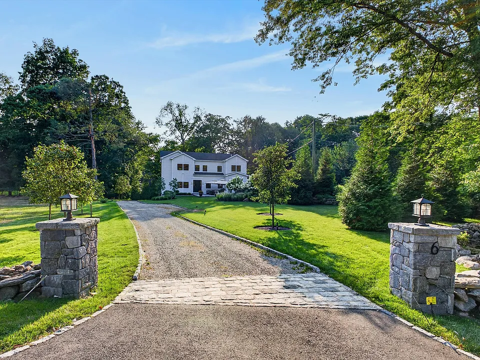 6 Abbotts Ln