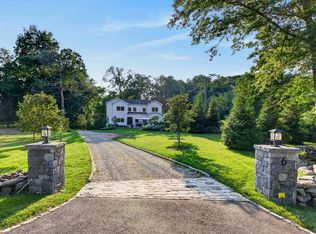 6 Abbotts Ln, Westport, CT 06880