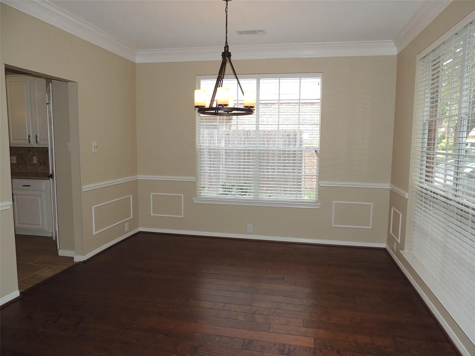 4 bed, 3.5 bath, 3251 sqft, $3,980 — Photo 3