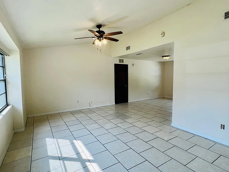 4641 Debbie Ln — Photo 10