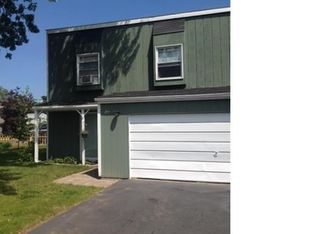 9 Inverness Sq, Middletown, CT 06457