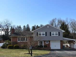 15 Hemlock St, Oakland, NJ 07436