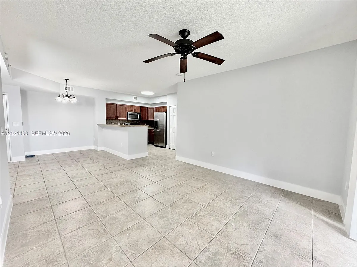 Building Photo - 7940 N Nob Hill Rd #108