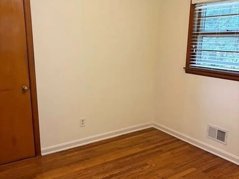 2560 Wood Valley Dr — Photo 7