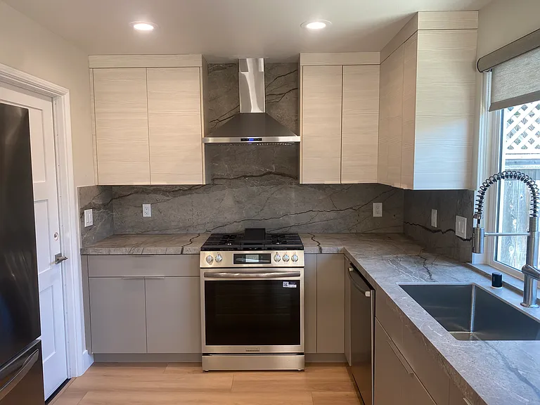 171 E 18th St #B2 — Photo 22