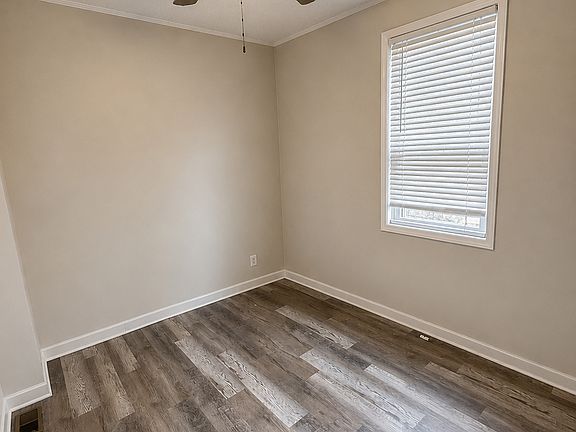 4th image of 935 Prospect Ave NE #1B