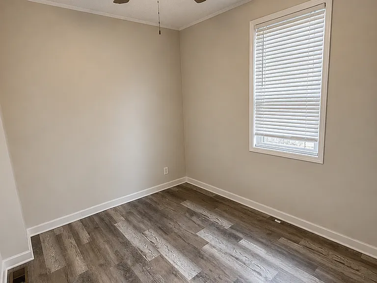 935 Prospect Ave NE #1B — Photo 4